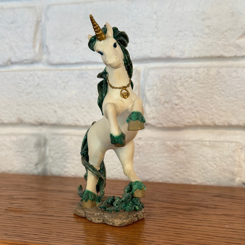 Hamilton Emerald Isle Unicorn Collection "Let Love and Friendship Reign" - Picture 3 of 7